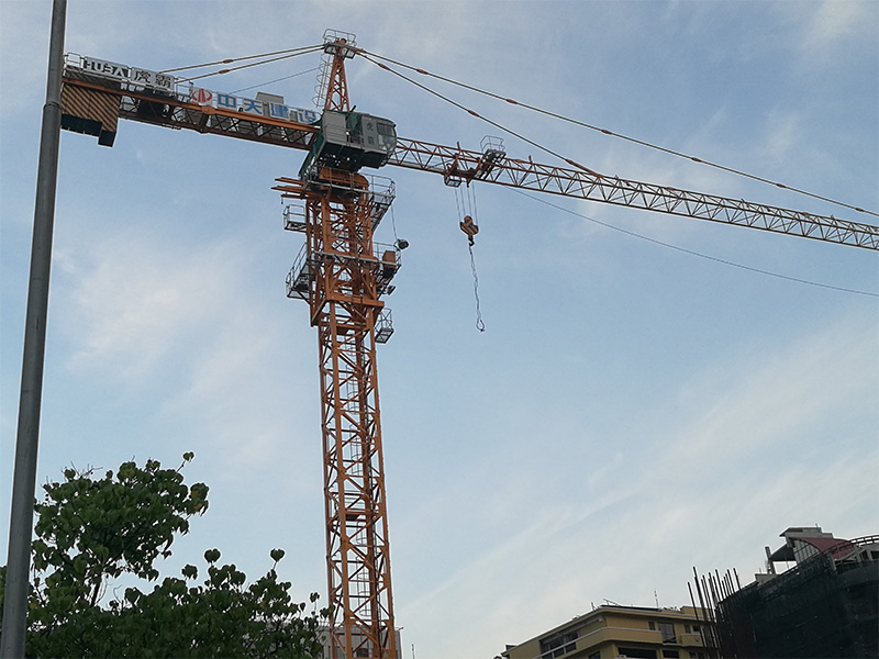 施工升降機現(xiàn)場需要具備哪些條件？